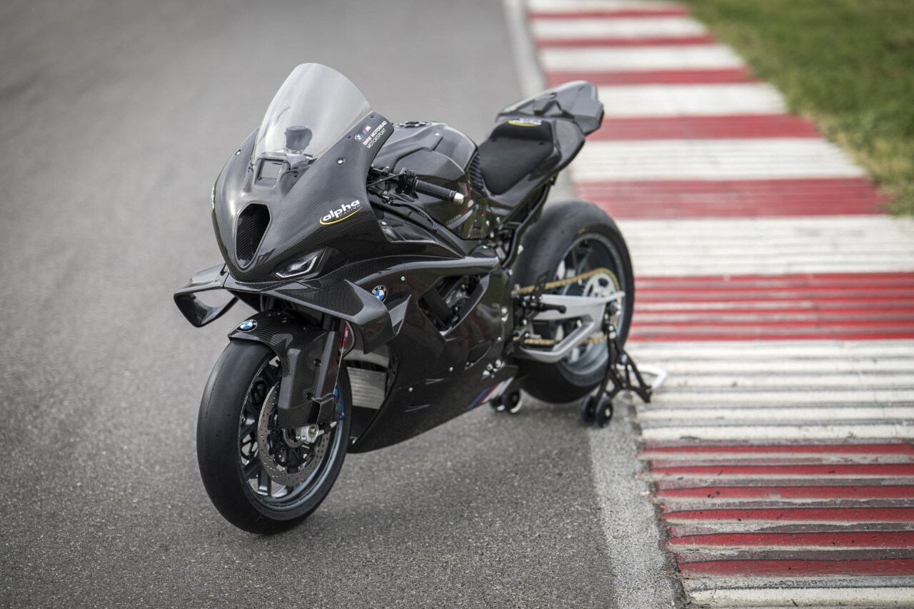 DueruoteTG #238 - Abbiamo guidato in pista la BMW che corre in SBK! 